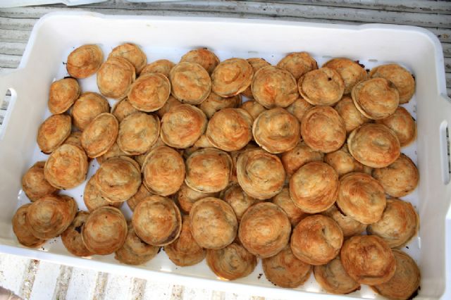 El Mercadillo Artesanal 'El Mesoncico' se despide repartiendo cientos de pasteles de carne - 3, Foto 3