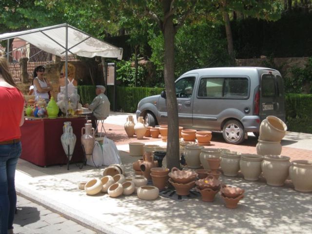 El mercado artesano de La Santa, que se celebra en el atrio del santuario cada mes, se despide hasta septiembre, Foto 2