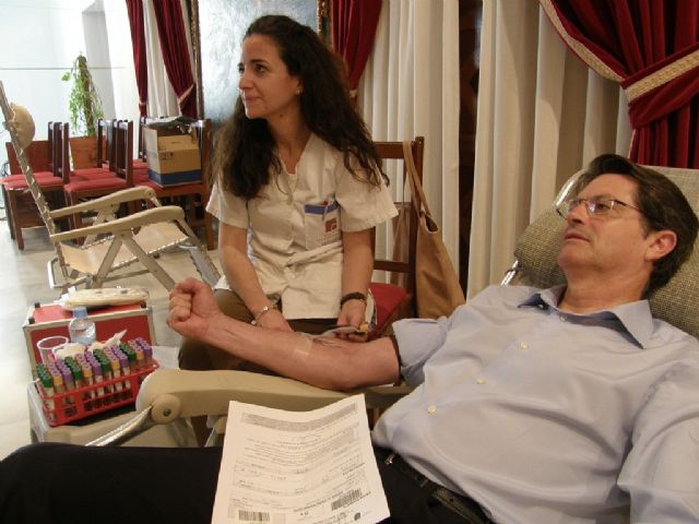 El Alcalde anima a todos los lorquinos a colaborar con el Centro de Hemodonación porque donando sangre estamos regalando vida - 1, Foto 1