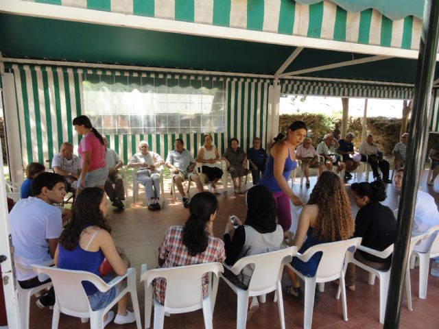 Los jóvenes del grupo de participación SJ.3 celebraron una jornada de actividades con los Mayores de San Javier - 1, Foto 1