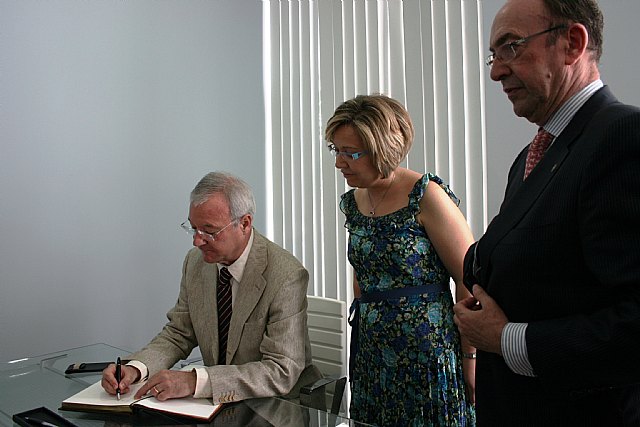 Valcárcel destaca la importante labor de concienciación social sobre el cuidado visual que realiza el Colegio de Ópticos - 1, Foto 1