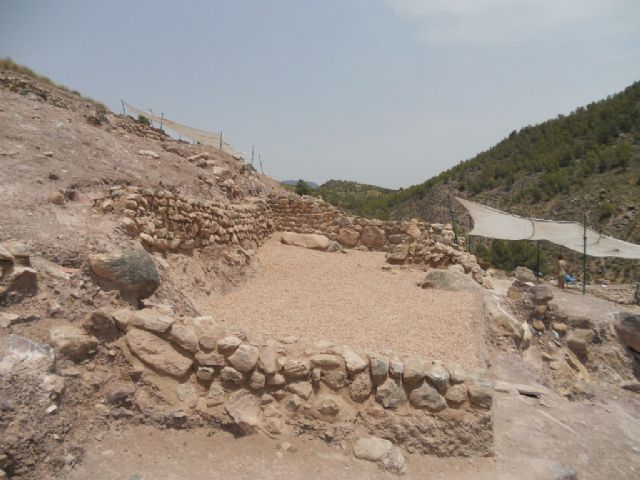 20 trabajadores desempleados contratados por el SEF finalizan el programa para realizar trabajos de excavación y limpieza arqueológica en el Yacimiento Argárico de La Bastida, Foto 5