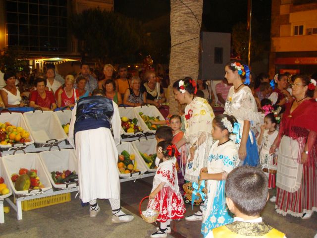 La tradicional ofrenda de frutos al patrón llena las calles de San Pedro del Pinatar - 3, Foto 3