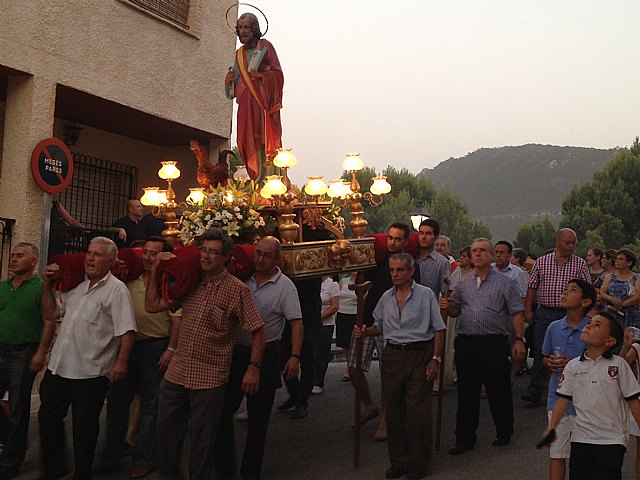 Cientos de vecinos acompañan a San Pedro en procesión - 1, Foto 1