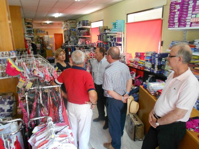 Moya-Angeler y Herrero visitan los establecimientos comerciales de Alquerías - 2, Foto 2