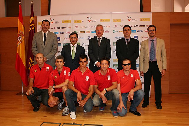 El presidente de la Comunidad recibe a los r epresentantes murcianos del equipo Paralímpico que compite en las olimpiadas de Londres 2012 - 1, Foto 1