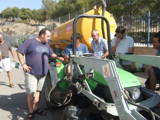 Más de 30 agricultores participan en el curso Prevención de riesgos laborales en el puesto de trabajo: manejo seguro del tractor, Foto 1