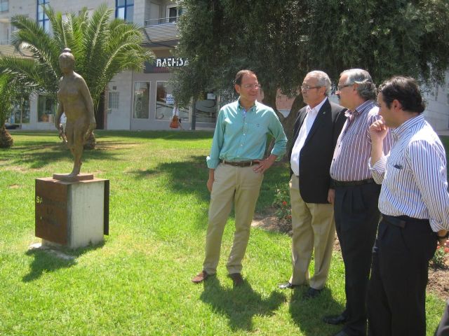 Las esculturas ´Saltando a la comba´ y ´La danza´ vuelven a lucir en el Parque Campillo - 1, Foto 1