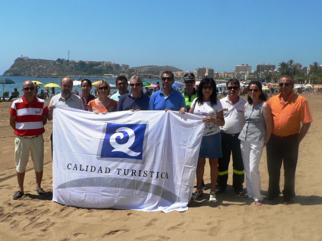 La Q de Calidad Turística ya ondea en las playas del Rihuete y Castellar - 1, Foto 1