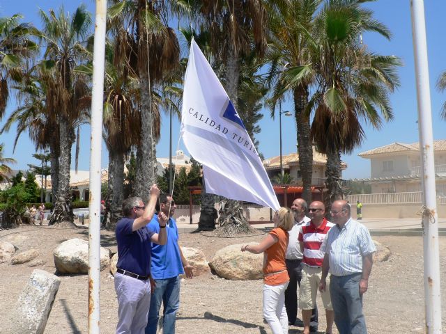 La Q de Calidad Turística ya ondea en las playas del Rihuete y Castellar - 2, Foto 2