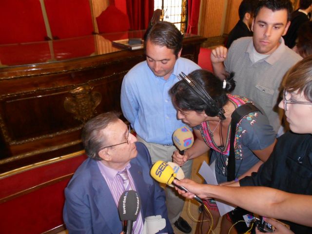 Manolo Escobar muestra su satisfacción por volver a Murcia y ser nombrando Gran Maestre de la XVI edición del Certamen de Tunas Barrio del Carmen - 1, Foto 1