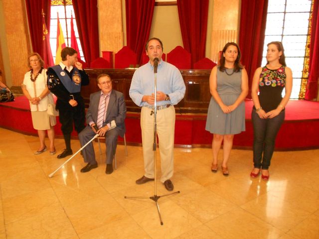 Manolo Escobar muestra su satisfacción por volver a Murcia y ser nombrando Gran Maestre de la XVI edición del Certamen de Tunas Barrio del Carmen - 3, Foto 3