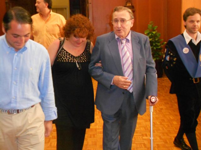 Manolo Escobar muestra su satisfacción por volver a Murcia y ser nombrando Gran Maestre de la XVI edición del Certamen de Tunas Barrio del Carmen - 5, Foto 5