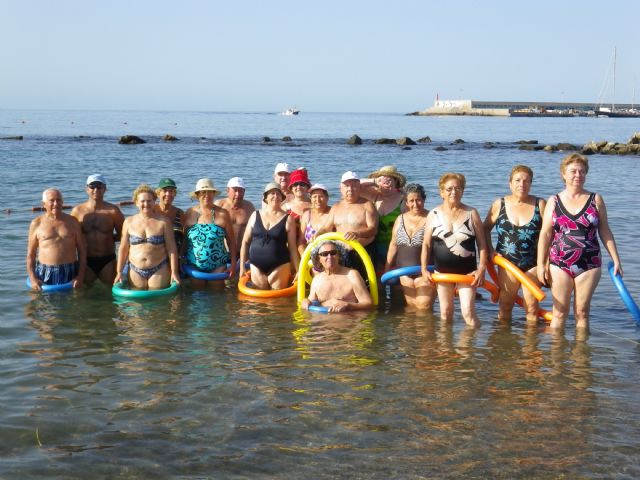 El Ayuntamiento de Águilas ofrece cursos gratuitos de talasoterapia en la playa para mayores de 60 años - 1, Foto 1