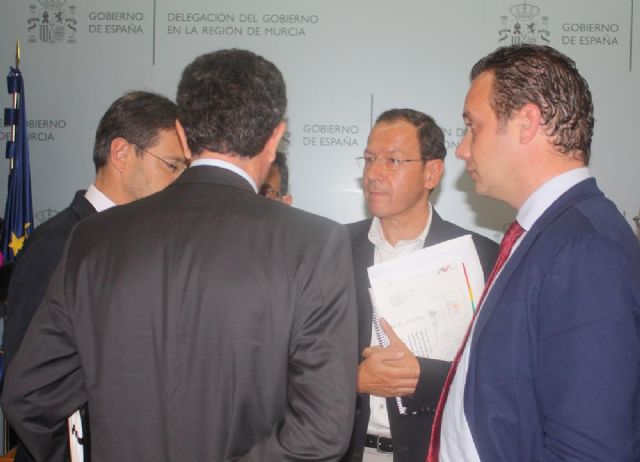 El Alcalde destaca el compromiso de las administraciones para la llegada de la alta velocidad a Murcia - 1, Foto 1