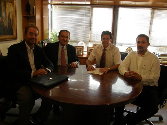 Lorca recibe material por valor de 200.000 € donado por Iberdrola para mejorar la ciudad tras los seísmos - 1, Foto 1