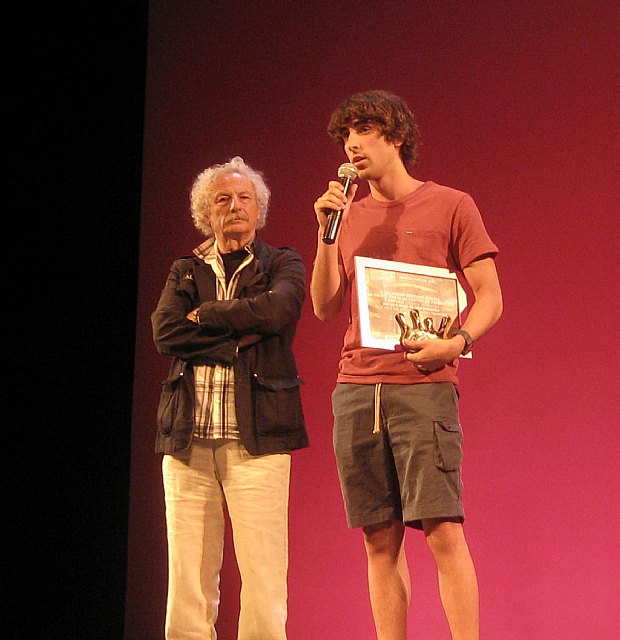 Un actor alhameño, Salvador Serrano Molina, recibe de manos de Rafael lvarez (El Brujo) el premio nacional al mejor actor en Madrid, Foto 1
