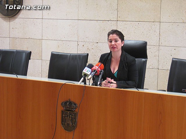 La alcaldesa de Totana explica que la denegación del Plan de Ajuste se debe al alto nivel de endeudamiento del ayuntamiento, Foto 1