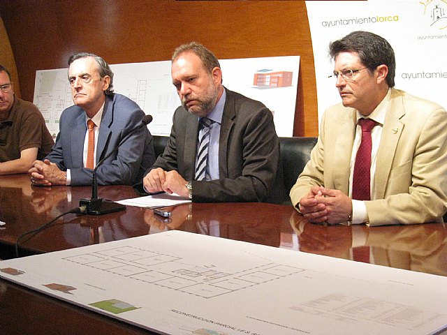 La Comunidad invertirá unos cuatro millones de euros para reconstruir el Instituto Ramón Arcas - 1, Foto 1