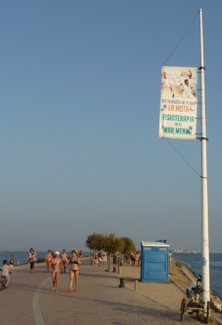 Turismo ofrece el programa de ejercicios terapéuticos Fisioterapia en el mar en la playa de La Mota - 2, Foto 2