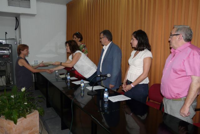 Entrega de diplomas a los 15 alumnos del curso de zapatería del Programa de Prevención e Inserción Social de Molina de Segura - 3, Foto 3