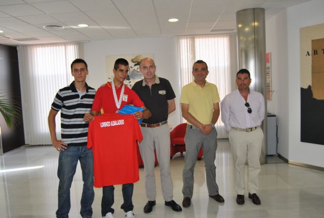 El Alcalde recibe a Lorenzo Albaladejo atleta local que participará en los Juegos Paralímpicos de Londres 2012 - 1, Foto 1