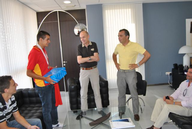 El Alcalde recibe a Lorenzo Albaladejo atleta local que participará en los Juegos Paralímpicos de Londres 2012 - 2, Foto 2