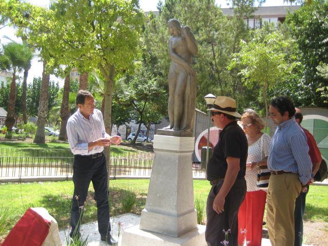 El Alcalde presenta la obra ´Eva con la manzana´, la primera escultura de Planes que se inaugura en Murcia desde 1931 - 1, Foto 1