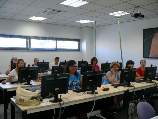 Quince mujeres han participado en el curso de Informática impartido y organizado por FADEMUR en coordinación con la Concejalía de Igualdad - 1, Foto 1