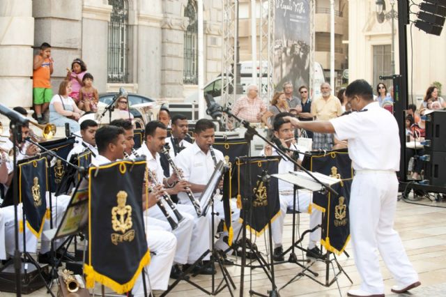 La Armada India se arranca a ritmo de rock - 2, Foto 2