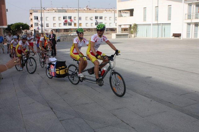 El alcalde de Torre-Pacheco despide a los dos pachequeros que viajaran a Londres en tandem para conseguir la construcción de un instituo en Mali - 3, Foto 3