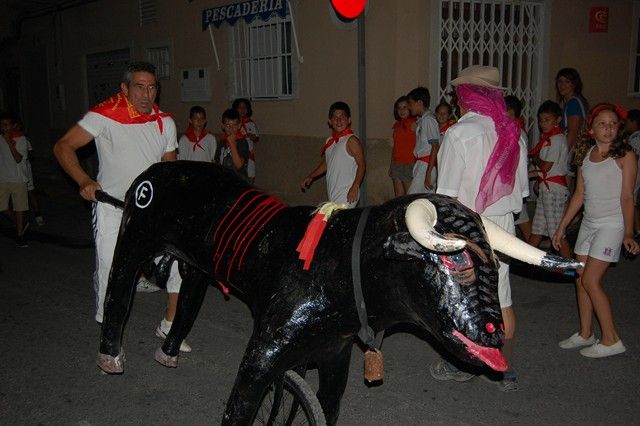 Cerca de un millar de pequeños y mayores disfrutan con la tercera edición del Chiqui San Fermín de las Fiestas 2012 del Barrio del Carmen de Alguazas - 4, Foto 4