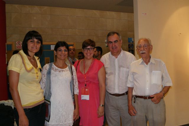 María González Veracruz: Con los hachazos de Rajoy, los jóvenes han quedado en el olvido sin ayudas de ningún tipo - 1, Foto 1