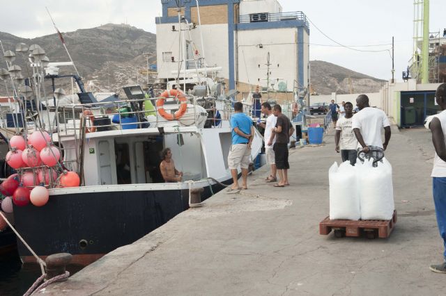 Las organizaciones benéficas de la ciudad reciben 300 kilos de pescado por el Día del Carmen - 5, Foto 5