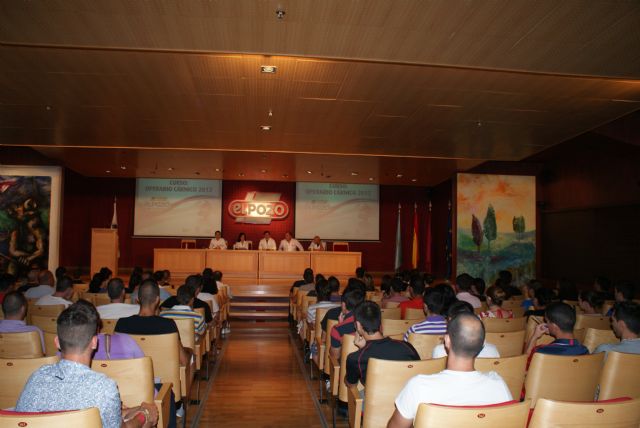 ELPOZO ALIMENTACIN comienza la formacin de desempleados como operarios crnicos, Foto 1