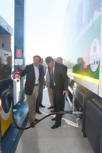 La apertura de la primera estación pública de gas natural comprimido refuerza el objetivo del Ayuntamiento para impulsar una movilidad más eficiente y menos contaminante - 2, Foto 2