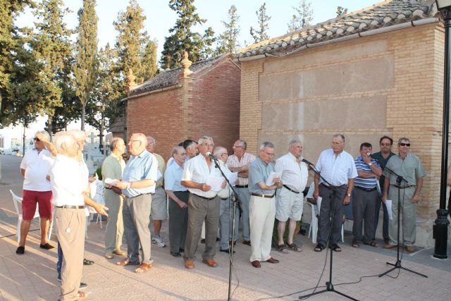 Numerosas personas asisten a la misa de la Patrona del Cementerio Municipal de Totana coincidiendo con la festividad de Nuestra Señora del Carmen - 4, Foto 4