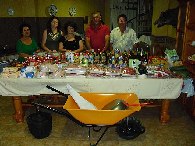 La asociación Los Romeros de Lébor sorteó una monumental cesta - 1, Foto 1