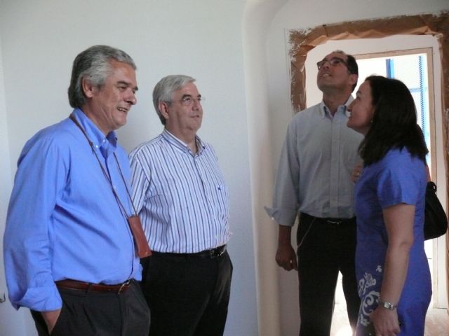 El Alcalde y el  Gerente del 061, visitan las obras de las instalaciones que acogerán la Unidad Medicalizada de Emergencias, 061, en nuestro municipio - 1, Foto 1