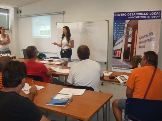 La concejal de Fomento y Empleo inaugura el segundo curso de capacitación para tratamientos con plaguicidas fitosanitarios de nivel básico - 1, Foto 1