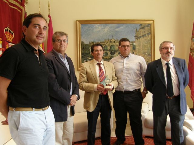 El Alcalde de Lorca recibe el Ecónomo de Bronce, distinción del Colegio de Economistas de la Región - 1, Foto 1