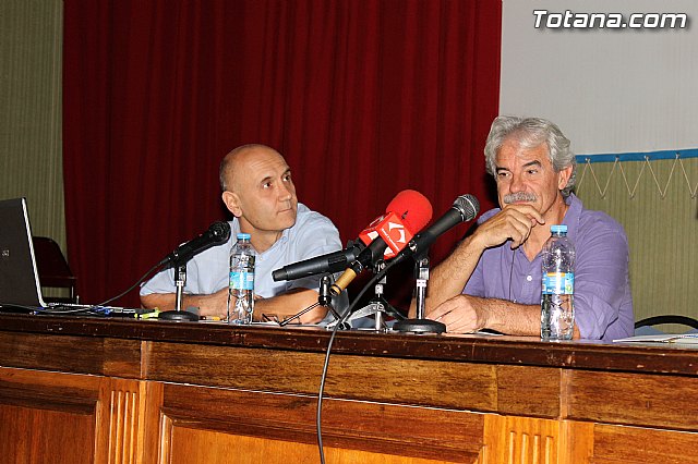 La conferencia del grupo de investigacin arqueolgica que trabaja en el Yacimiento Argrico de La Bastida fue un xito de pblico - 2