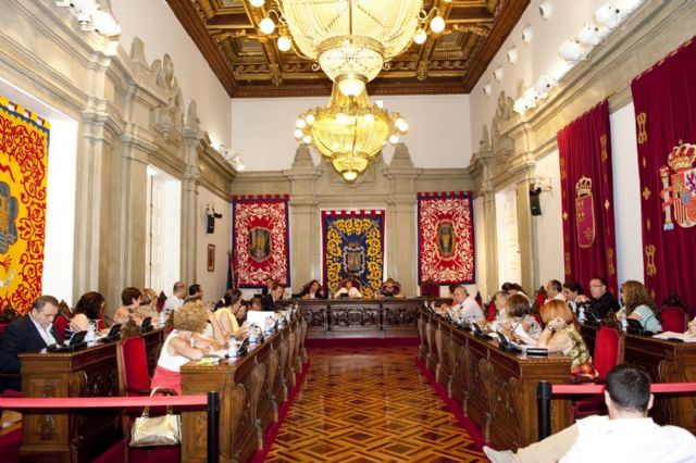 El pleno aprueba por unanimidad recortes en los sueldos de los ediles y altos cargos - 2, Foto 2