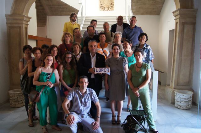 La alcaldesa de Totana y presidenta de la AeCC hace entrega al alcalde de Lorca del reconocimiento como ciudad invitada en la asociación nacional - 3, Foto 3