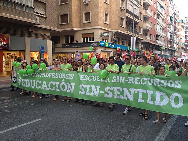 Los profesores interinos, junto a más de 60.000 personas, según AIDMUR, suspenden la gestión del Gobierno - 1, Foto 1