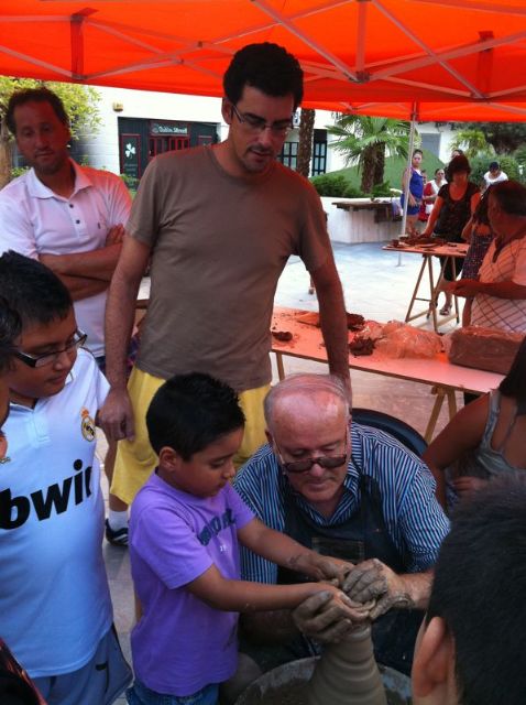 Los alfareros de Totana acercan a los niños a las técnicas tradicionales de tratamiento del barro - 1, Foto 1
