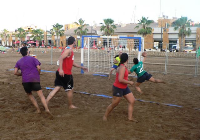 El equipo Playa La Loma se impone en el IV campeonato mixto de balonmano playa - 1, Foto 1