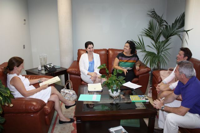 The mayor meets with the Minister of Health and Social Policy, Foto 2