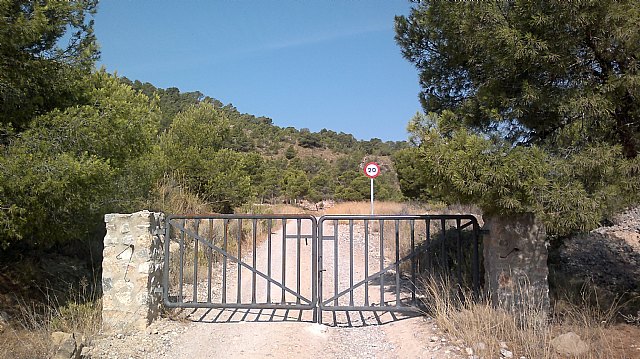 Portón en Sierra del Oro : Limitar el acceso de vehiculos motorizados ayuda a disminuir el riesgo de incendio, Foto 1