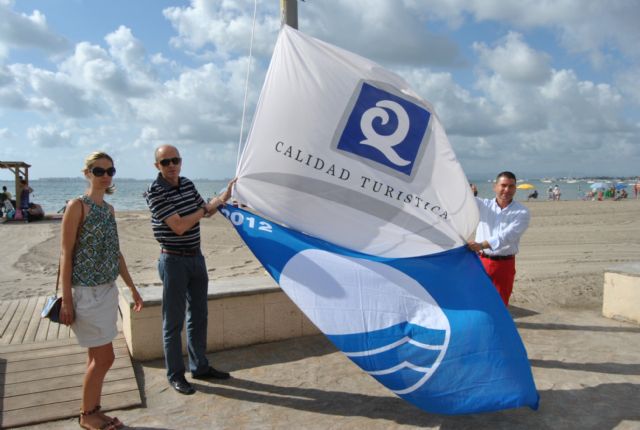 La bandera azules y Q ya ondean en las playas de Santiago de la Ribera y La Manga - 1, Foto 1